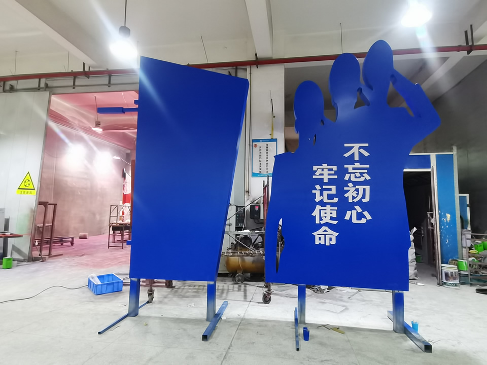 廣告標(biāo)識設(shè)計(jì)尺寸的原則——【巨匠標(biāo)識，標(biāo)識制作廠家】