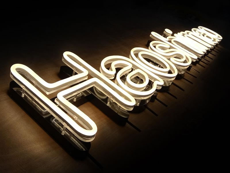 標識標牌制作工藝--噴漆——【巨匠標識，標識制作廠家】