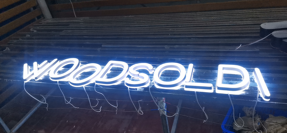 發光字標識標牌選擇廠家制作比較好——【巨匠標識，標識制作廠家】