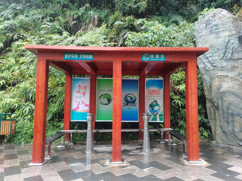 吸煙亭制作的時(shí)候該怎樣設(shè)計(jì)——【巨匠標(biāo)識(shí)，標(biāo)識(shí)制作廠家】