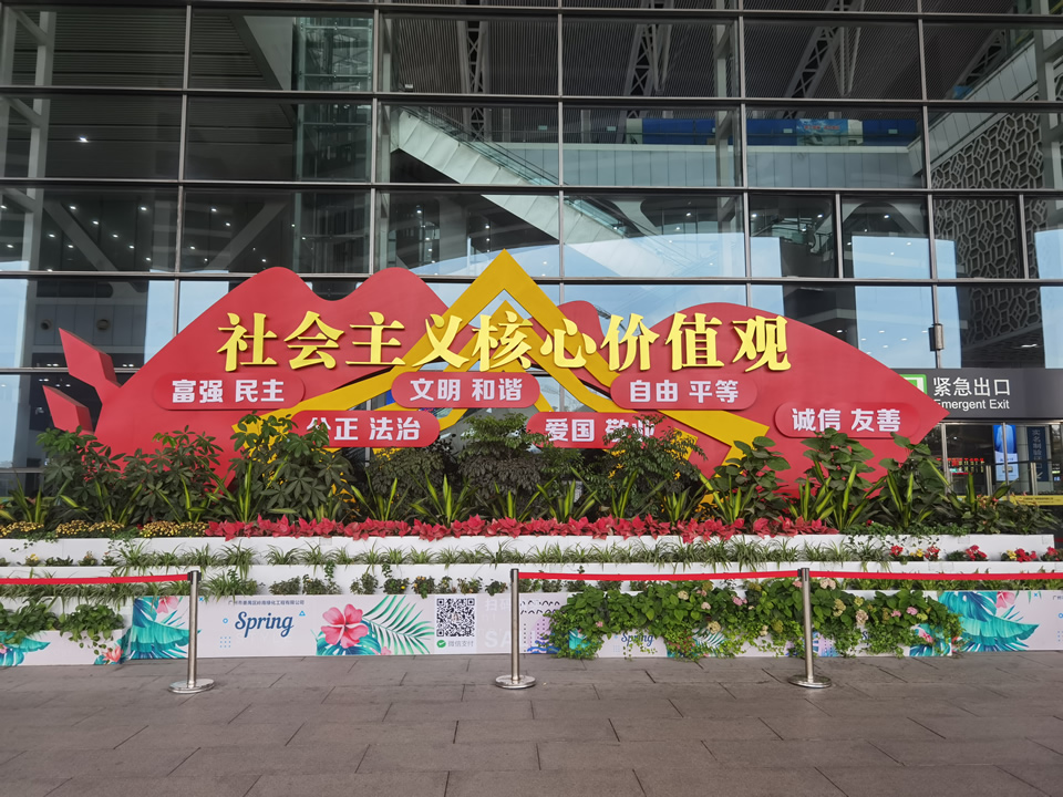 宣傳欄廠家品質對比的技巧--【巨匠標識，標識制作廠家】